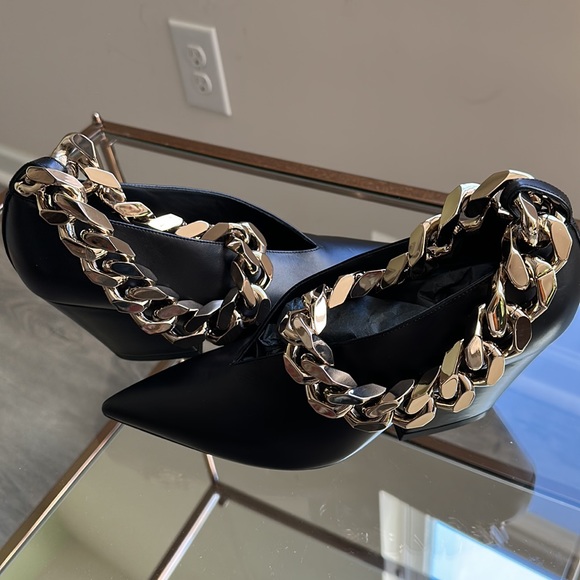 Authentic Burberry shoes - Picture 14 of 16